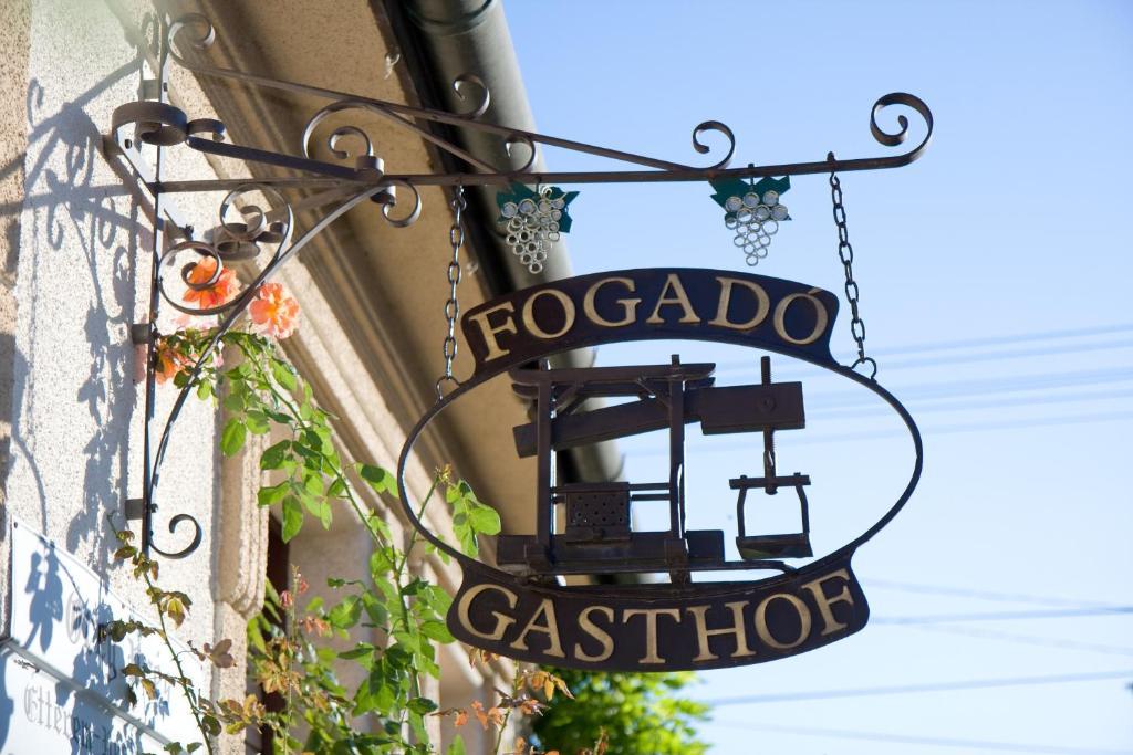 Fogado Az Oereg Preshez Mór Exterior foto